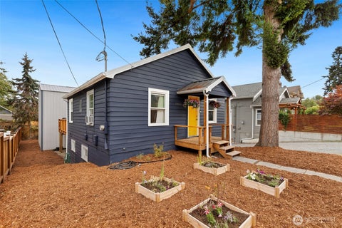Photo of 13018 41st Avenue S, Tukwila, WA 98168 (MLS # 2586984)