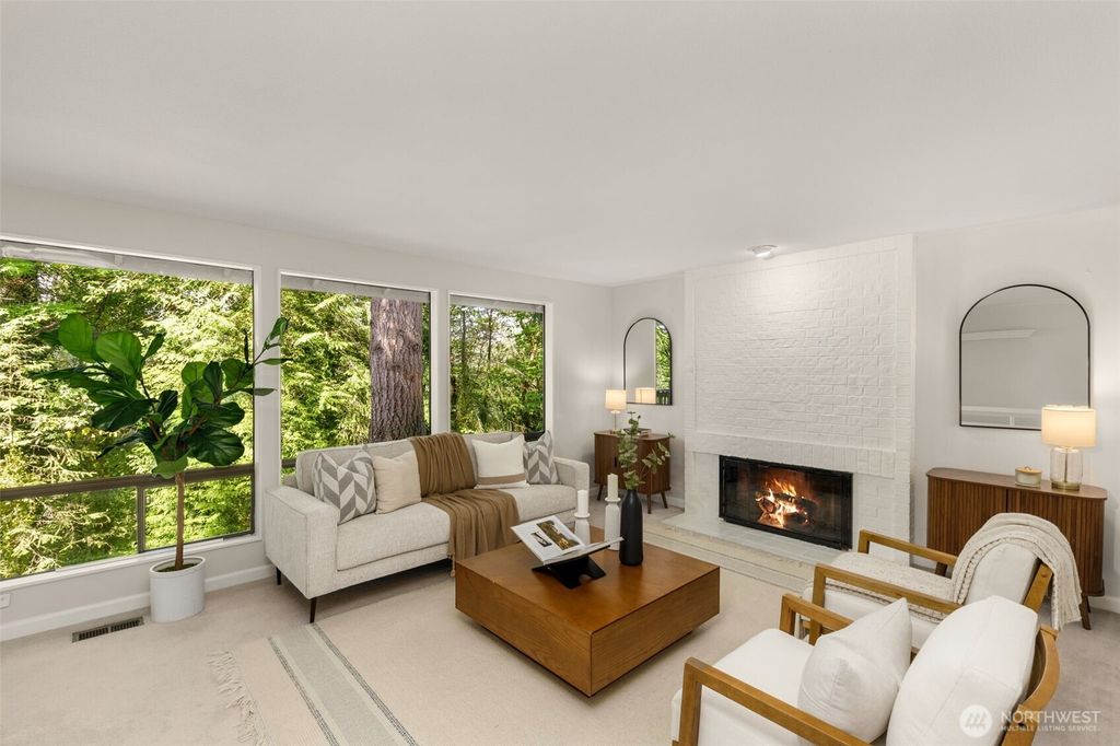 Photo of 5221 Somerset Drive SE, Bellevue, WA 98006 (MLS # 2526893)