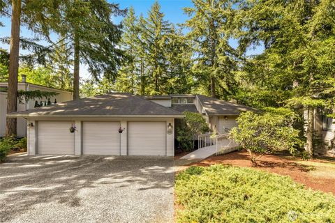 Photo of 5221 Somerset Drive SE, Bellevue, WA 98006 (MLS # 2526893)