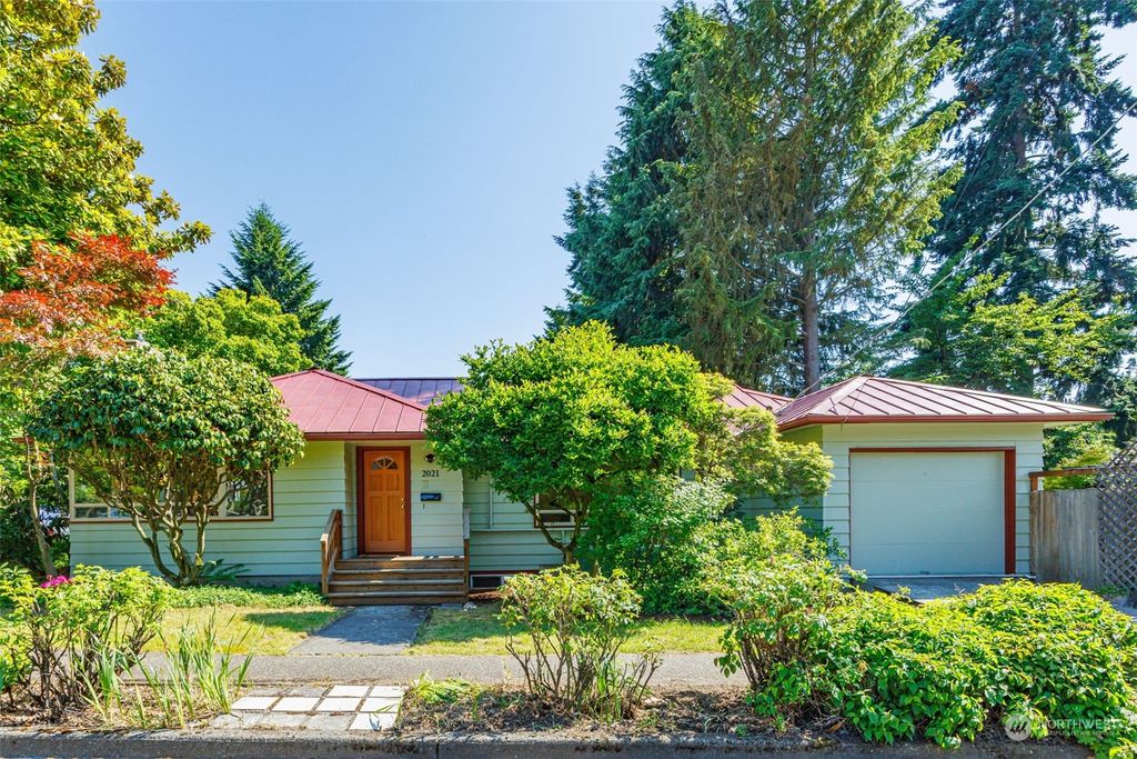 Photo of 2021 NE 75 Street, Seattle, WA 98115 (MLS # 2131705)