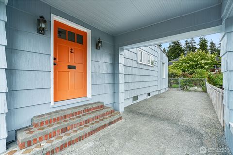 Photo of 1250 N Broadway Street, Aberdeen, WA 98520 (MLS # 2372263)