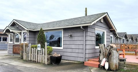 Photo of 105 Ocean Beach Boulevard, Long Beach, WA 98631 (MLS # 2213599)