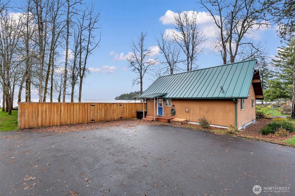 Photo of 404 Streeter Road, Silverlake, WA 98645 (MLS # 2460031)