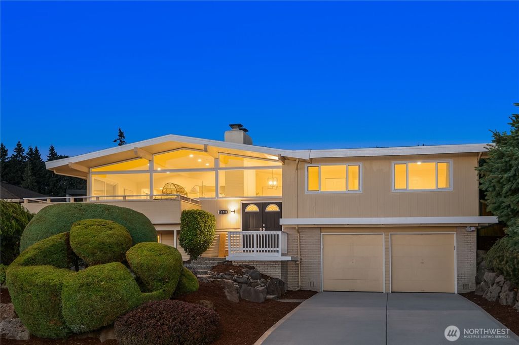 Photo of 13711 SE Somerset Lane, Bellevue, WA 98006 (MLS # 2413335)