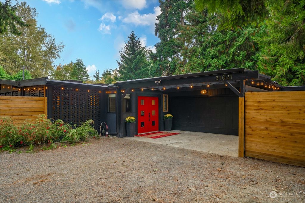 Photo of 31021 50th Avenue SW, Federal Way, WA 98023 (MLS # 2302442)