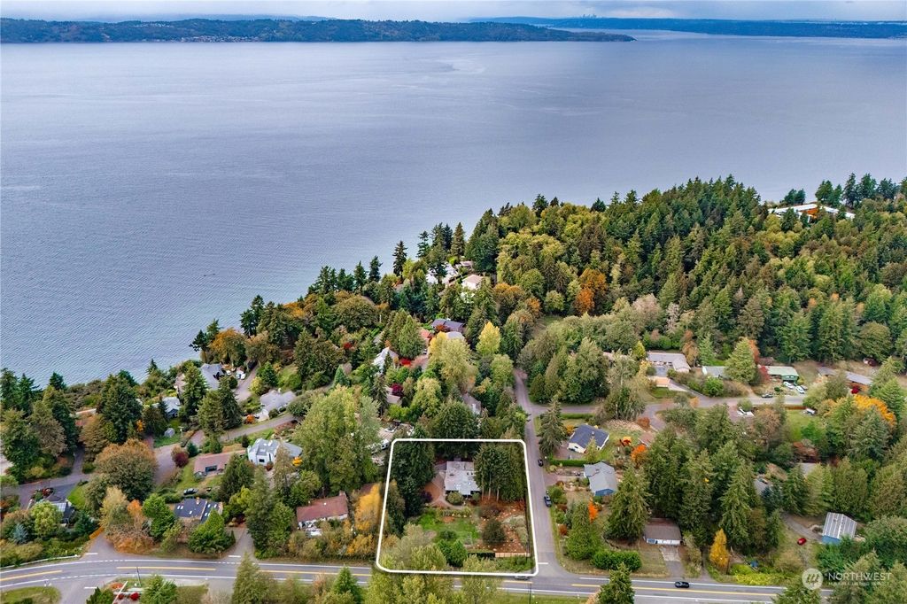 Photo of 31021 50th Avenue SW, Federal Way, WA 98023 (MLS # 2302442)