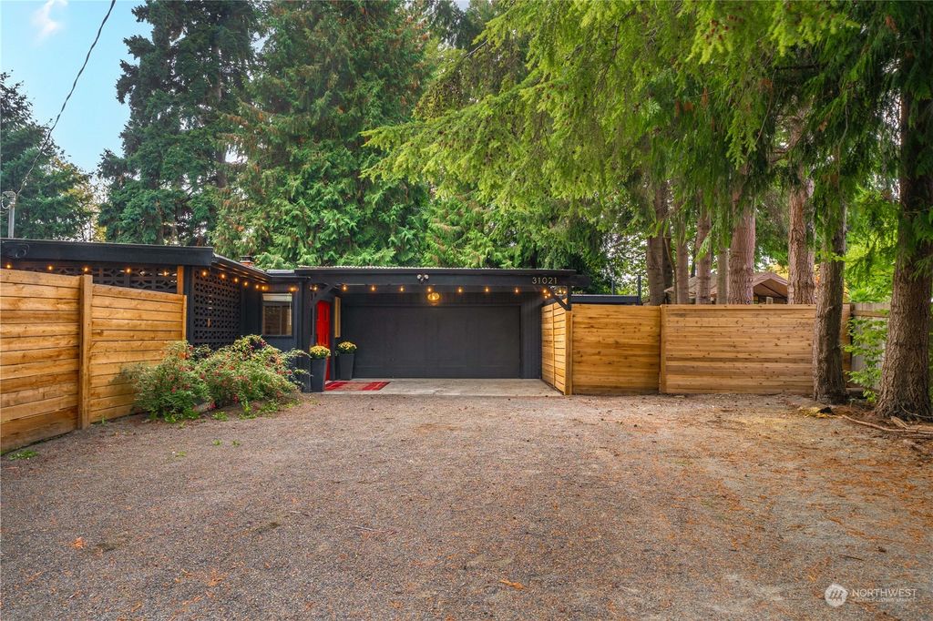 Photo of 31021 50th Avenue SW, Federal Way, WA 98023 (MLS # 2302442)