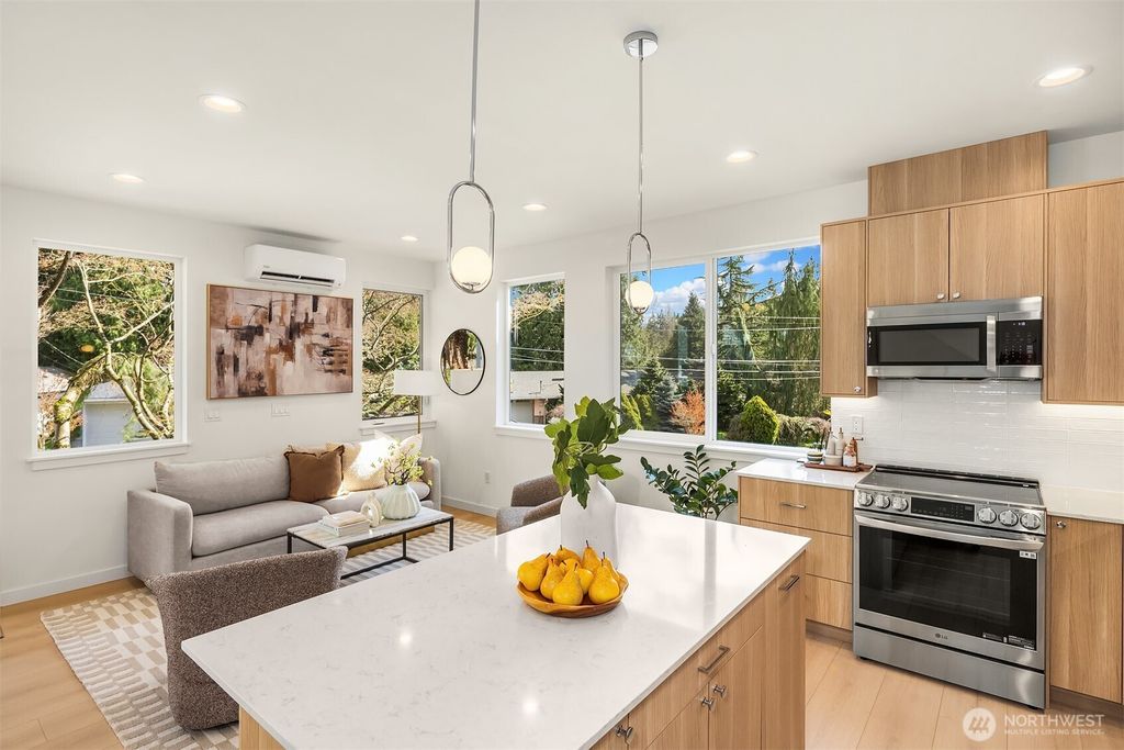 Photo of 10829 11th Avenue NE, Seattle, WA 98125 (MLS # 2500175)