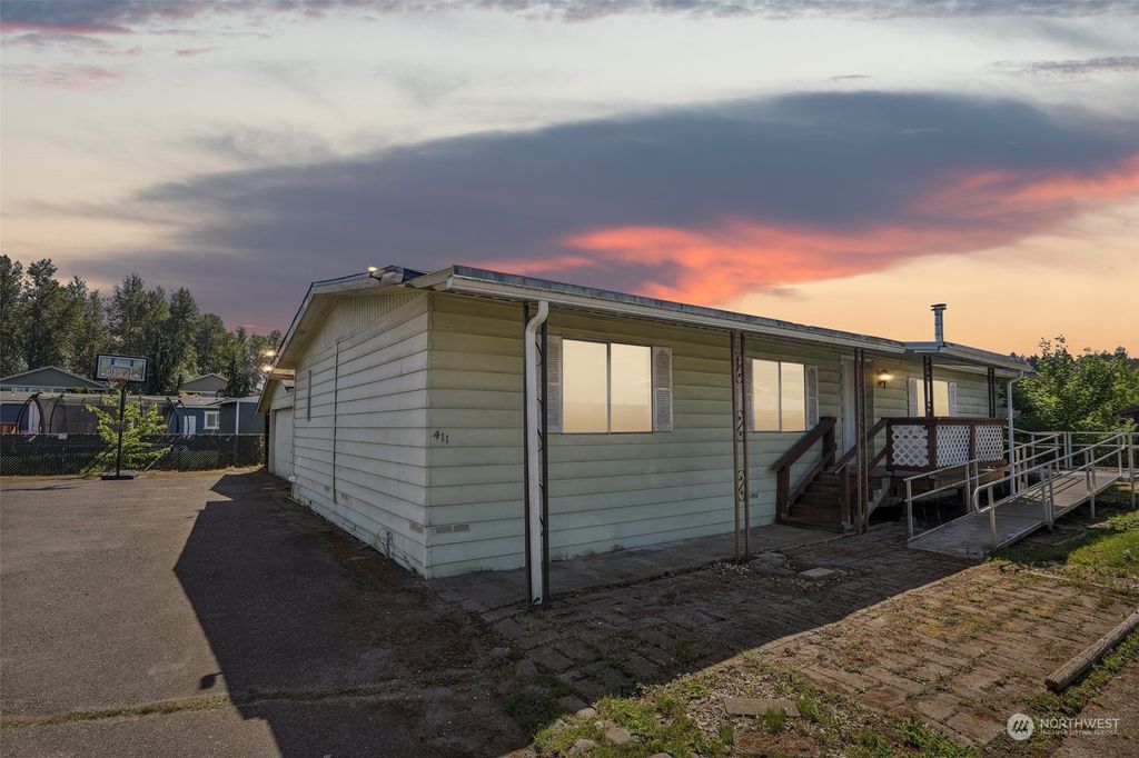 Photo of 411 4th Place SW, Pacific, WA 98047 (MLS # 2238394)