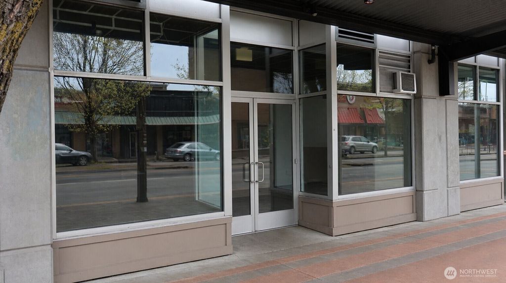 Photo of 12518 Lake City Way NE, Seattle, WA 98125 (MLS # 2509062)