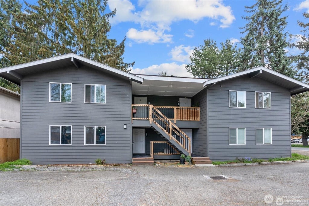 Photo of 10443 17th Avenue SW, Seattle, WA 98146 (MLS # 2556281)