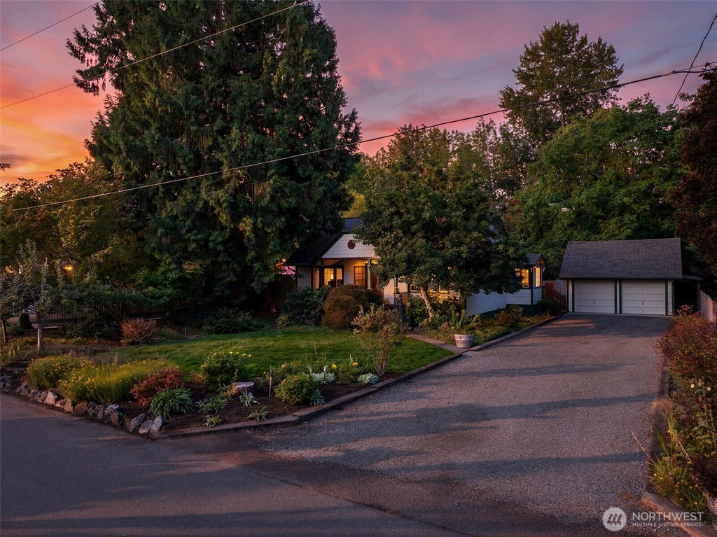 Photo of 811 Euclid Way, Centralia, WA 98531 (MLS # 2584966)