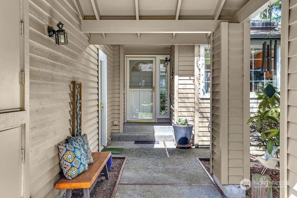 Photo of 6632 114th Avenue SE, Bellevue, WA 98006 (MLS # 2050133)