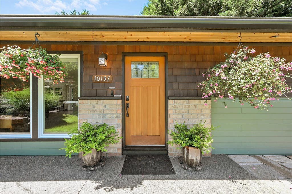 Photo of 10157 NE 200th Street, Bothell, WA 98011 (MLS # 2539858)