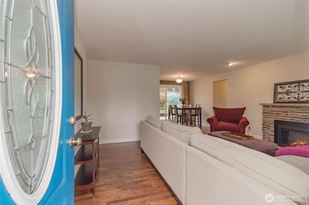 Photo of 1060 Lynnwood Avenue NE, Renton, WA 98056 (MLS # 2501538)