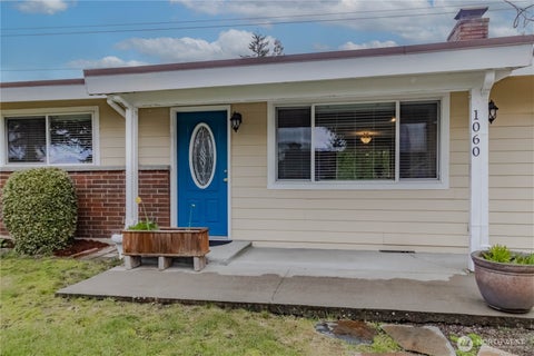 Photo of 1060 Lynnwood Avenue NE, Renton, WA 98056 (MLS # 2501538)