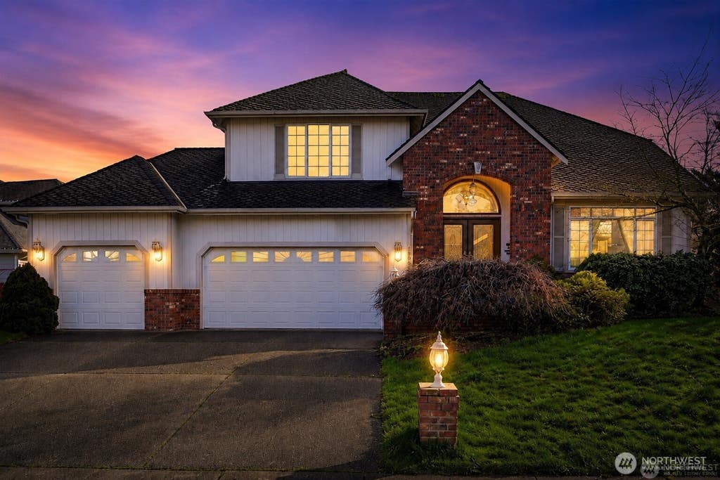 Photo of 13945 SE 159th Place, Renton, WA 98058 (MLS # 2557758)