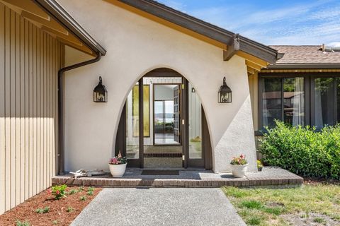 A home in Oak Harbor