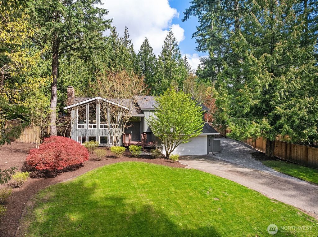 Photo of 22018 SE 35th Street, Sammamish, WA 98075 (MLS # 2508452)