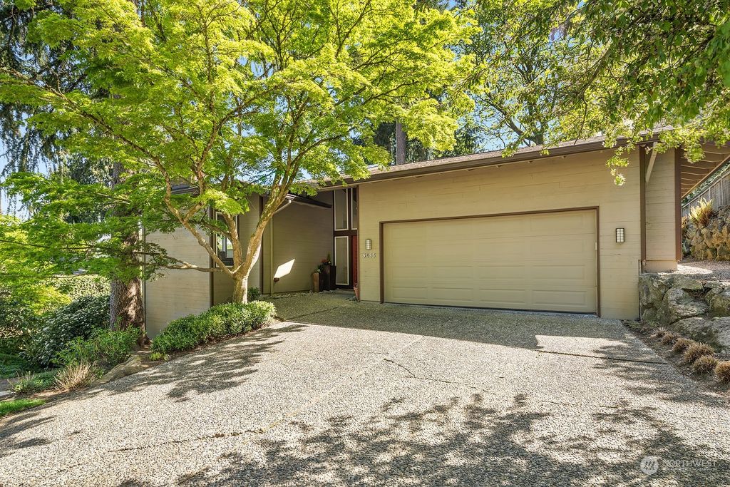Photo of 9435 SE 52nd Street, Mercer Island, WA 98040 (MLS # 2161467)