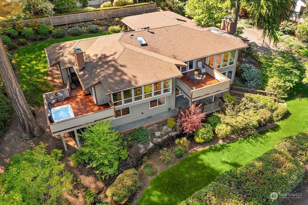 Photo of 9435 SE 52nd Street, Mercer Island, WA 98040 (MLS # 2161467)
