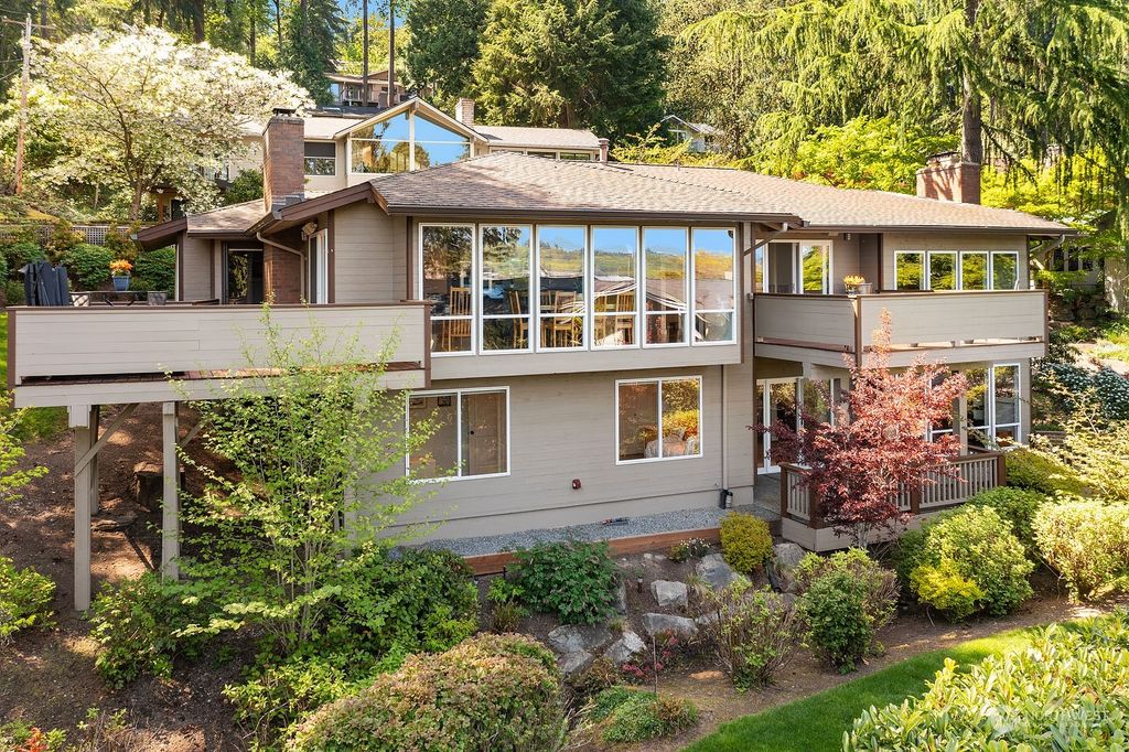 Photo of 9435 SE 52nd Street, Mercer Island, WA 98040 (MLS # 2161467)