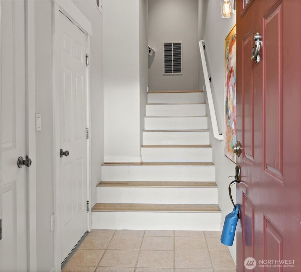 Photo of 23300 SE Black Nugget Road #D3, Issaquah, WA 98029 (MLS # 2467110)