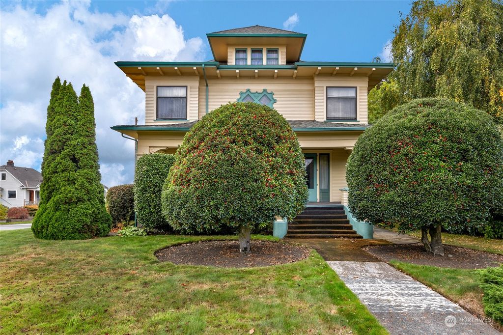 Photo of 1932 Rucker Avenue, Everett, WA 98201 (MLS # 2294244)