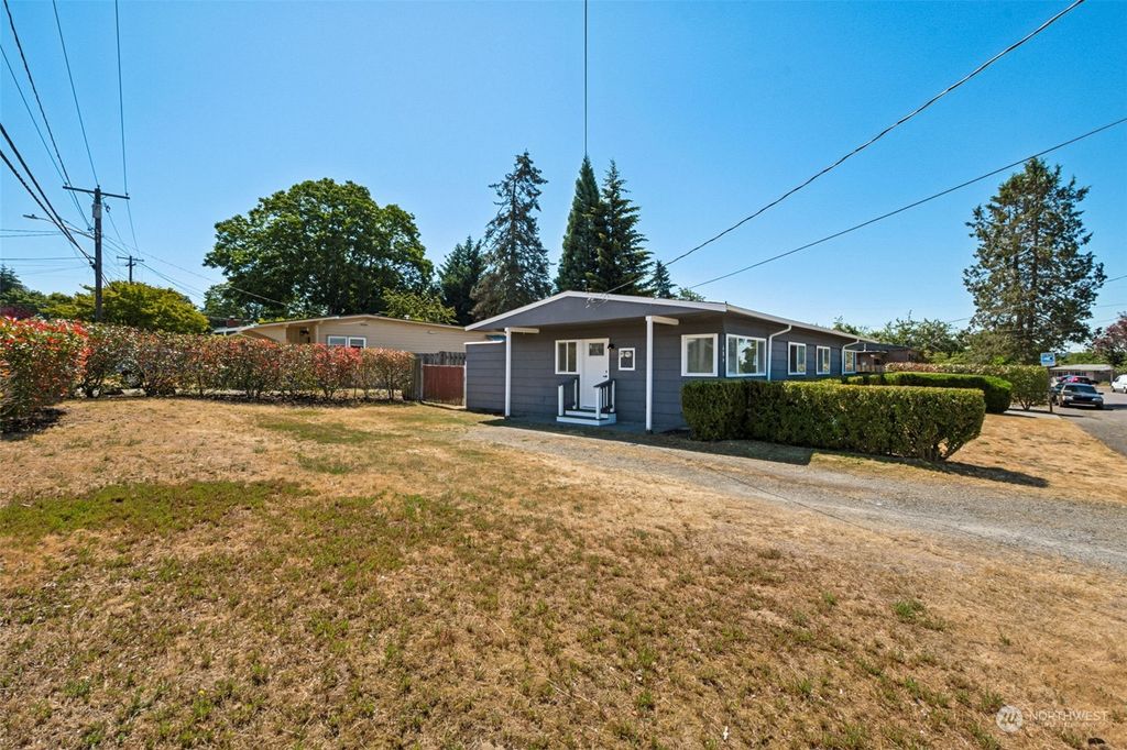 Photo of 682 Dayton Avenue NE, Renton, WA 98056 (MLS # 2263431)