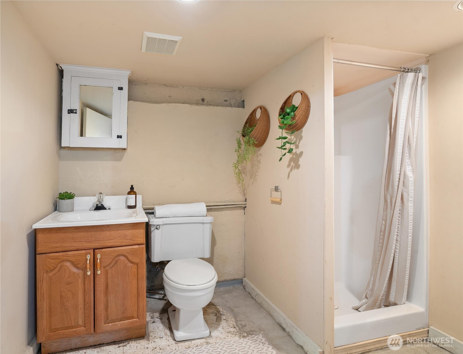 Seattle, Washington 98103, United States, 3 Bedrooms Bedrooms, ,3 BathroomsBathrooms,Residential,Active,96965