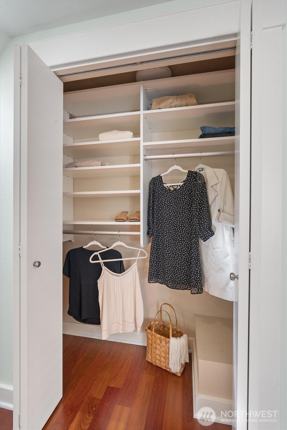 Seattle, Washington 98103, United States, 3 Bedrooms Bedrooms, ,3 BathroomsBathrooms,Residential,Active,96965