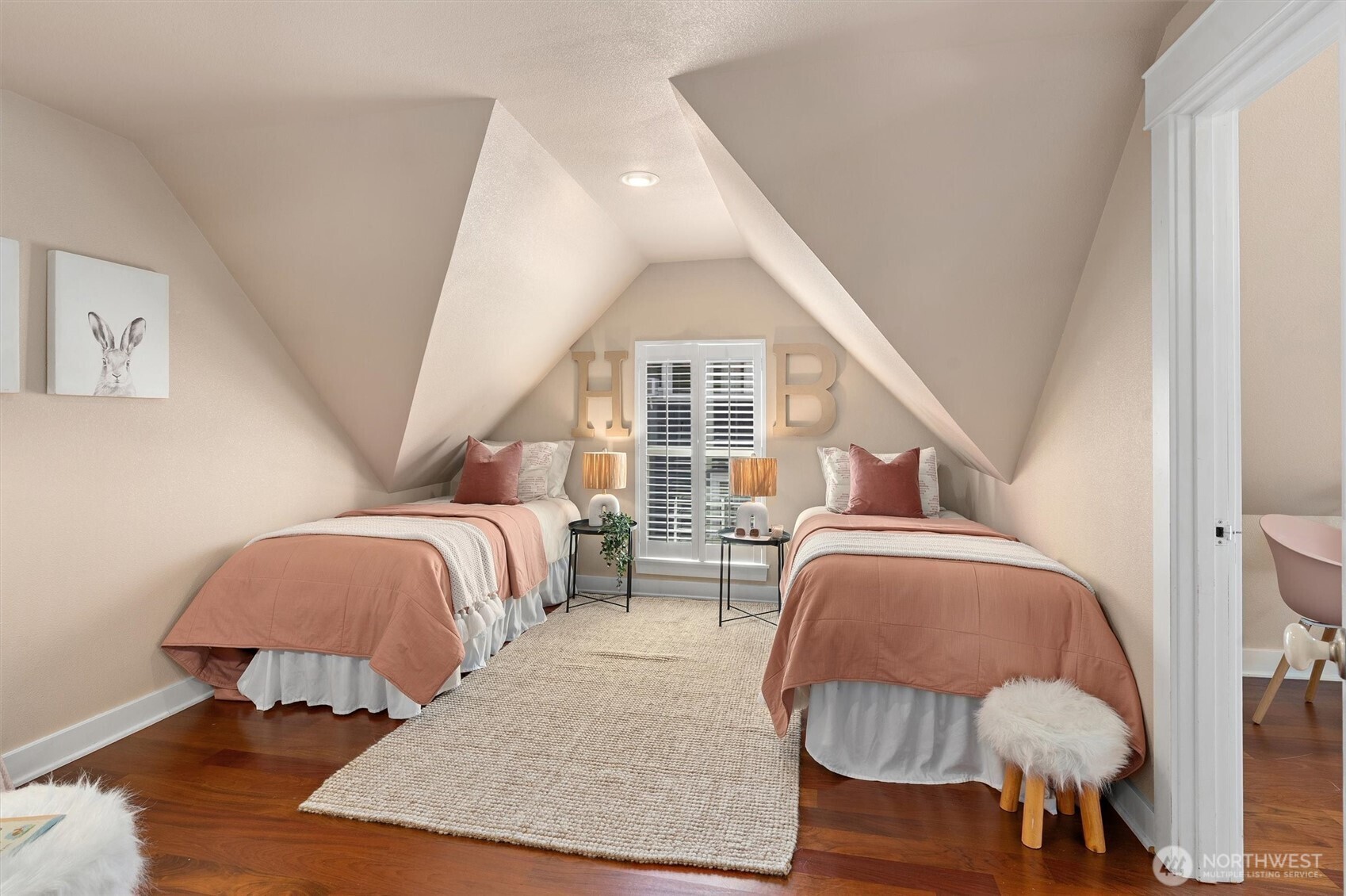 Seattle, Washington 98103, United States, 3 Bedrooms Bedrooms, ,3 BathroomsBathrooms,Residential,Active,96965