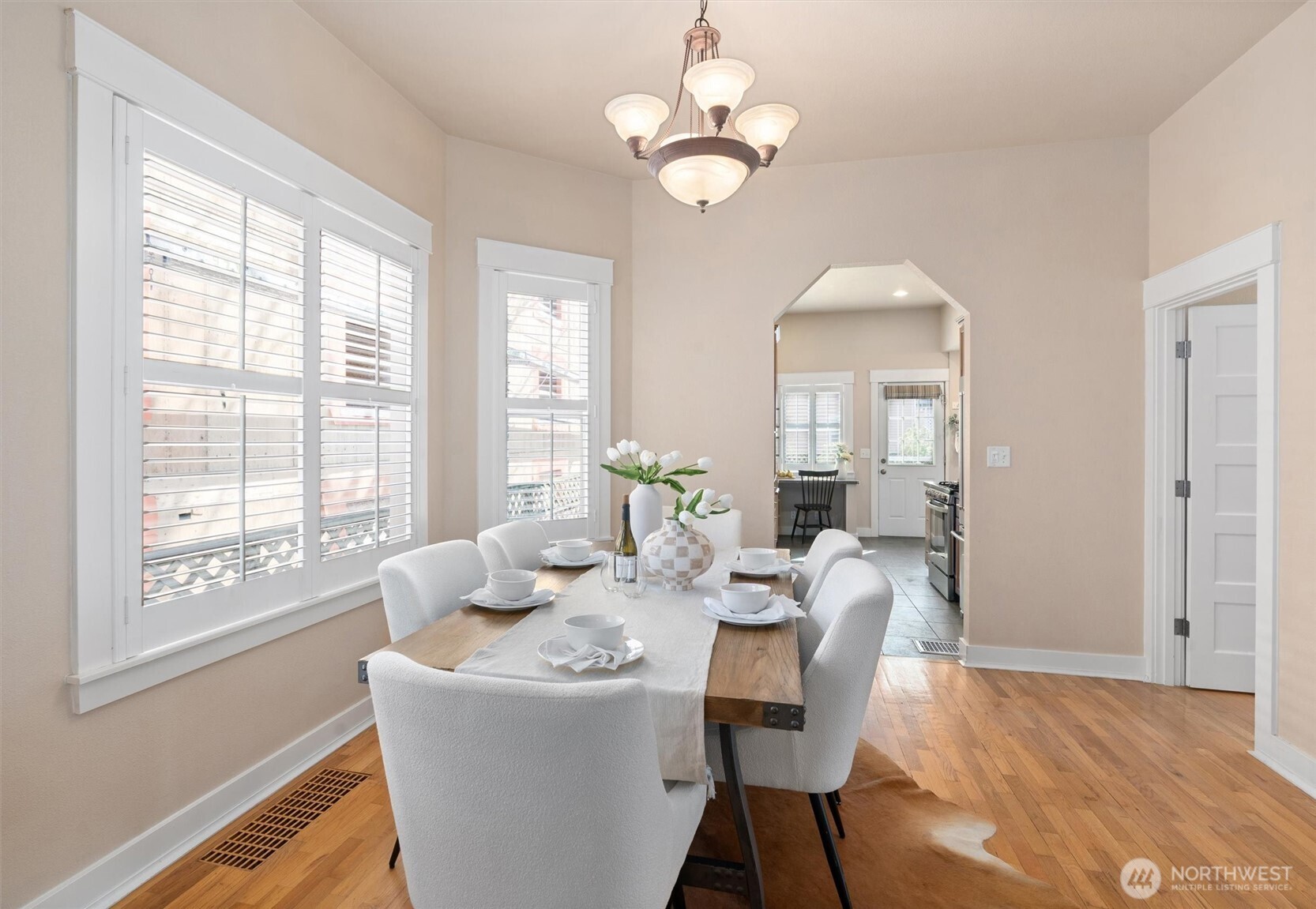 Seattle, Washington 98103, United States, 3 Bedrooms Bedrooms, ,3 BathroomsBathrooms,Residential,Active,96965