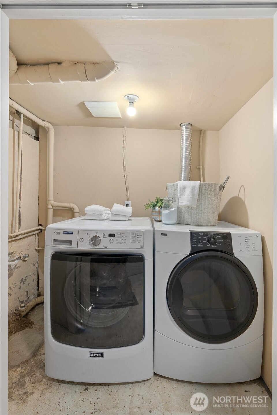 Seattle, Washington 98103, United States, 3 Bedrooms Bedrooms, ,3 BathroomsBathrooms,Residential,Active,96965