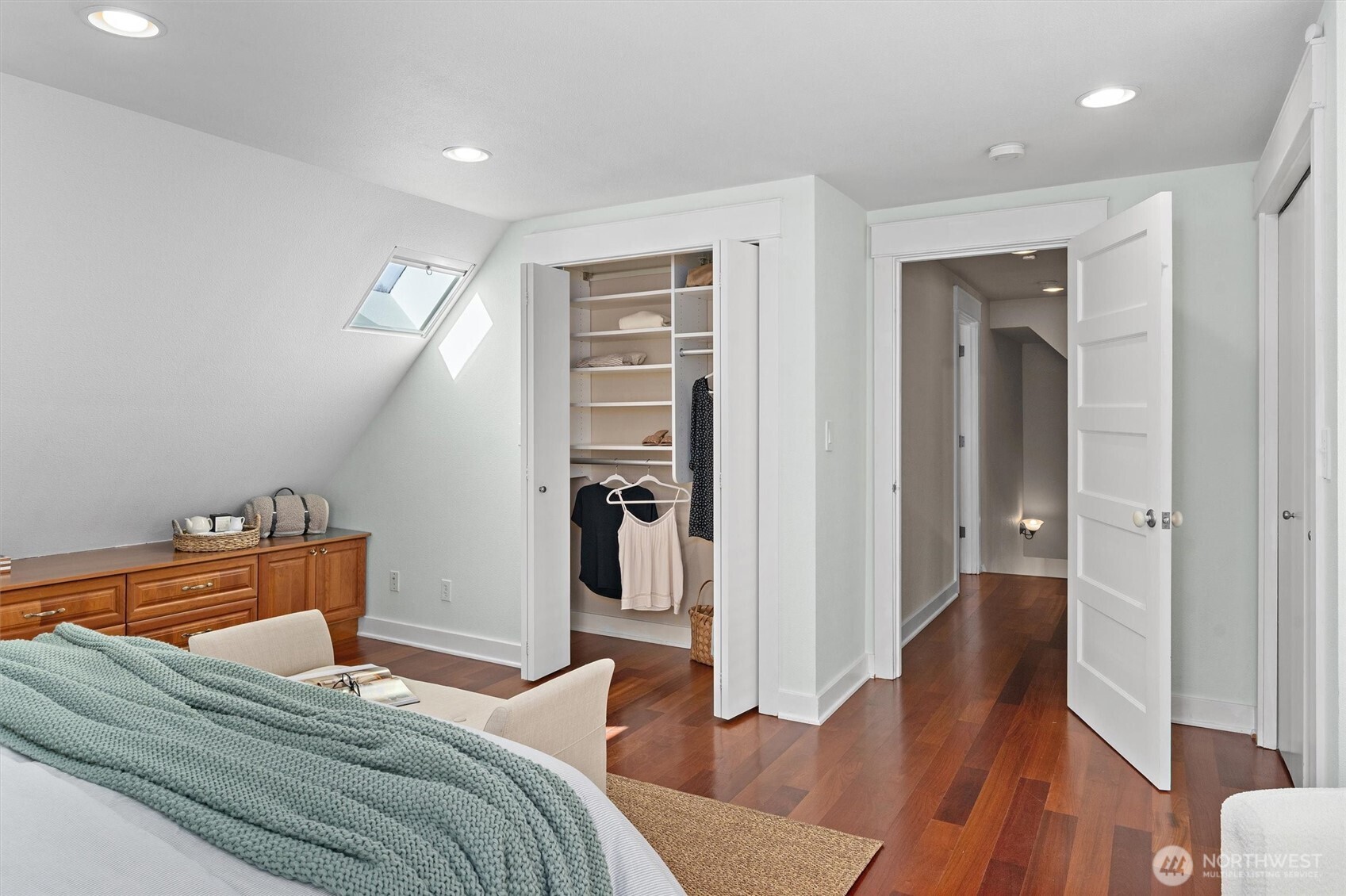 Seattle, Washington 98103, United States, 3 Bedrooms Bedrooms, ,3 BathroomsBathrooms,Residential,Active,96965