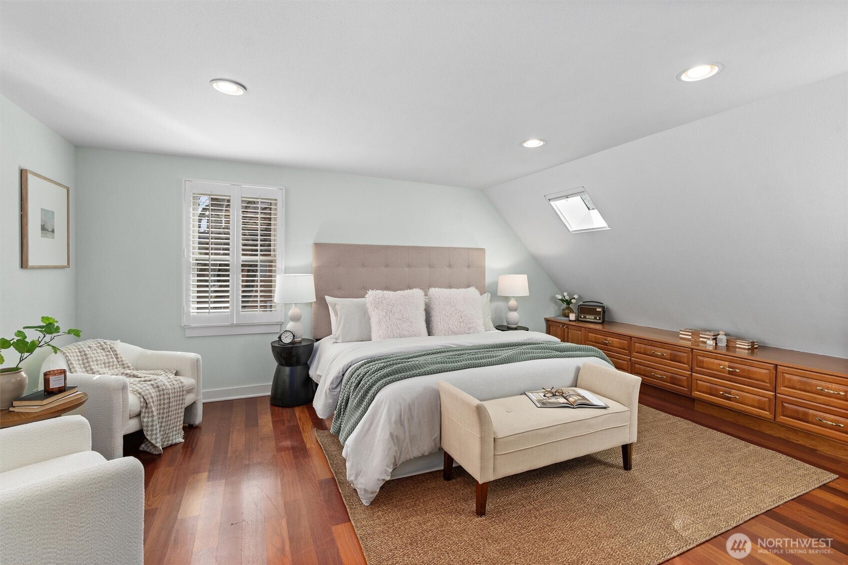 Seattle, Washington 98103, United States, 3 Bedrooms Bedrooms, ,3 BathroomsBathrooms,Residential,Active,96965