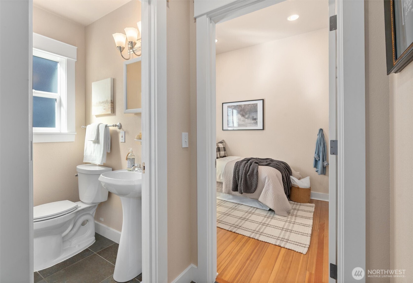 Seattle, Washington 98103, United States, 3 Bedrooms Bedrooms, ,3 BathroomsBathrooms,Residential,Active,96965