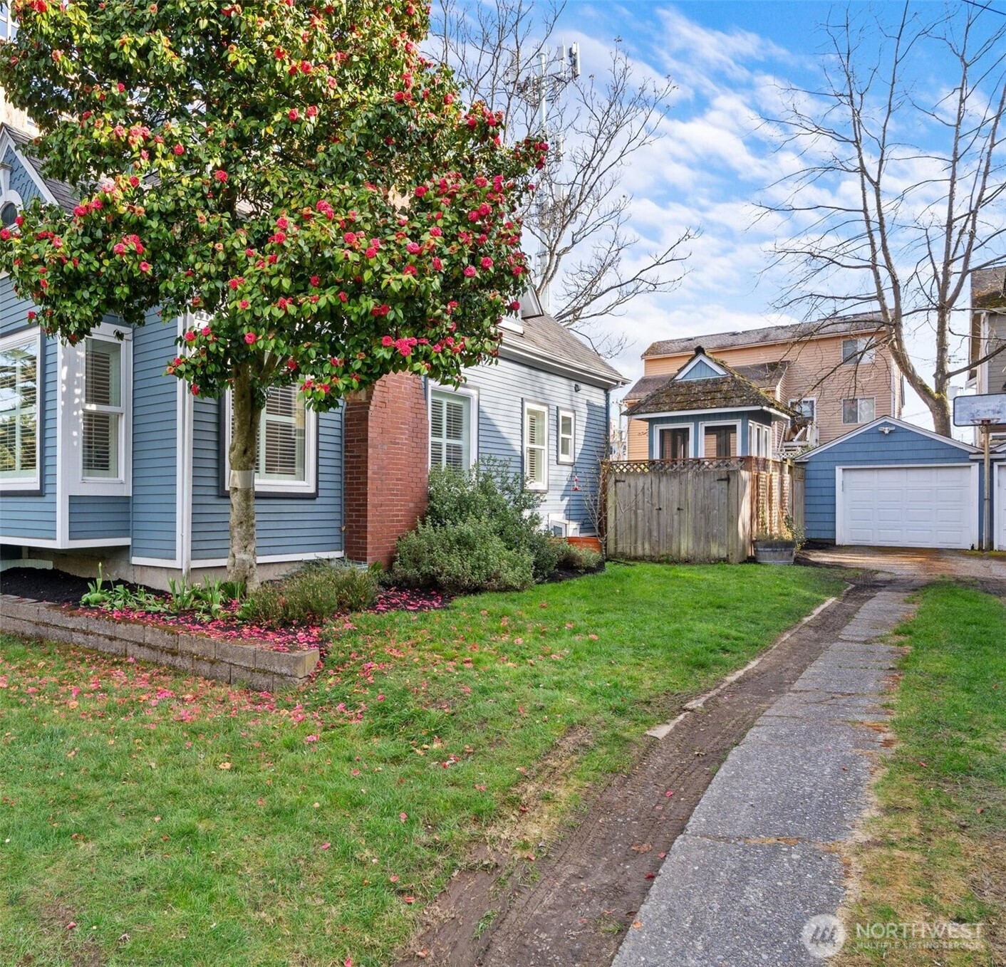 Seattle, Washington 98103, United States, 3 Bedrooms Bedrooms, ,3 BathroomsBathrooms,Residential,Active,96965