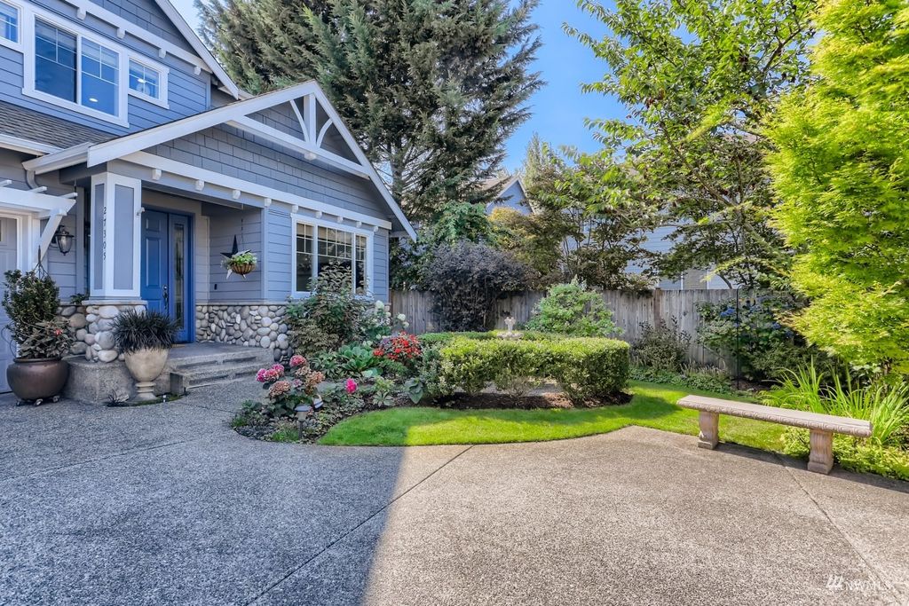Photo of 27305 SE 10th Court, Sammamish, WA 98075 (MLS # 1992266)