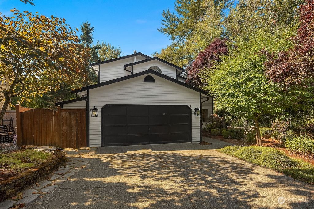 Photo of 11700 NE 107th Place, Kirkland, WA 98033 (MLS # 2167142)