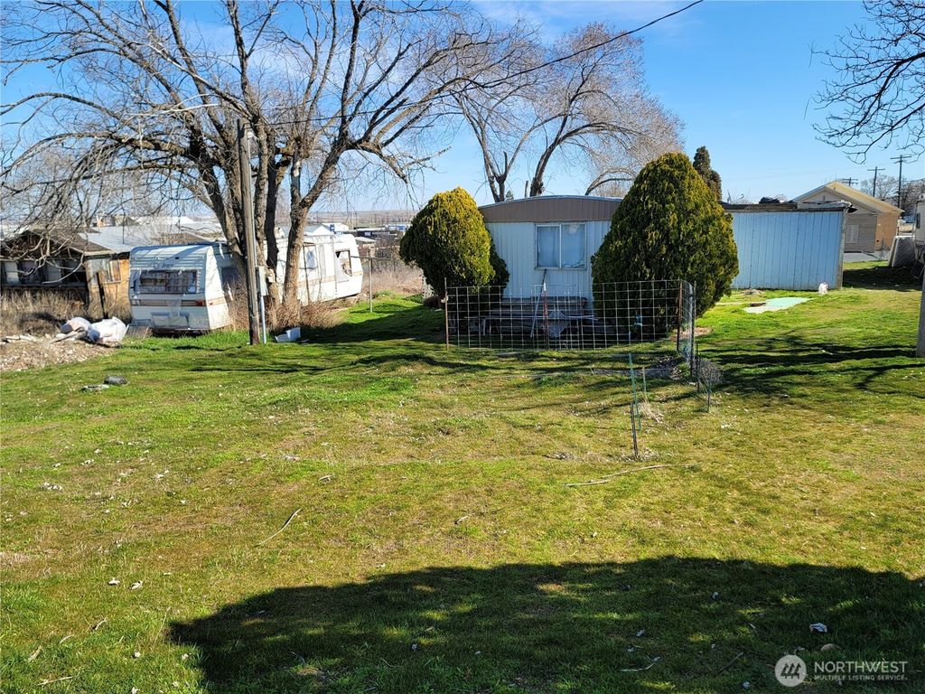 Photo of 217 S Oak Avenue, Warden, WA 98857 (MLS # 2486560)