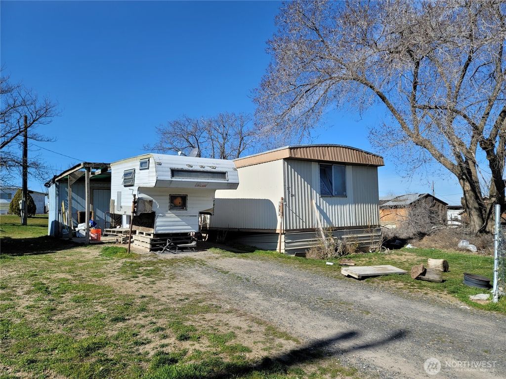 Photo of 217 S Oak Avenue, Warden, WA 98857 (MLS # 2486560)