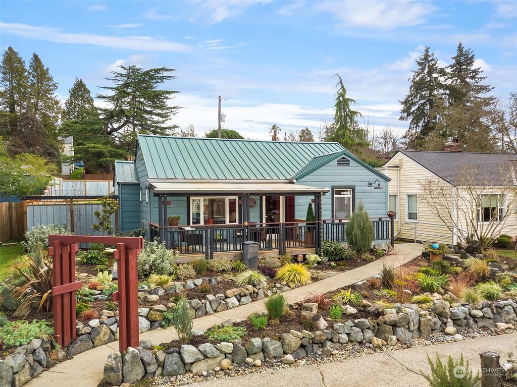 Photo of 5826 56th Avenue NE, Seattle, WA 98105 (MLS # 2026705)
