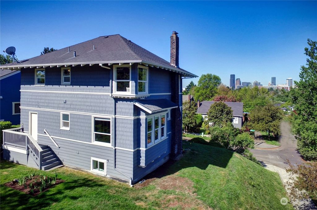 Photo of 360 29th Avenue, Seattle, WA 98122 (MLS # 2237167)