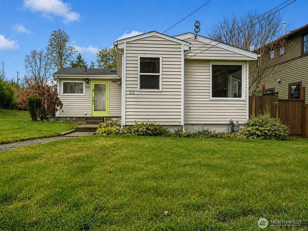 Photo of 311 NE 95th St St, Seattle, WA 98115 (MLS # 2515139)