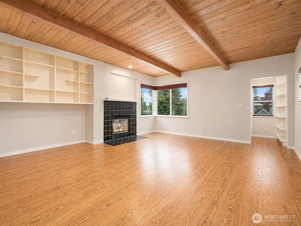 Photo of 311 NE 95th St St, Seattle, WA 98115 (MLS # 2515139)