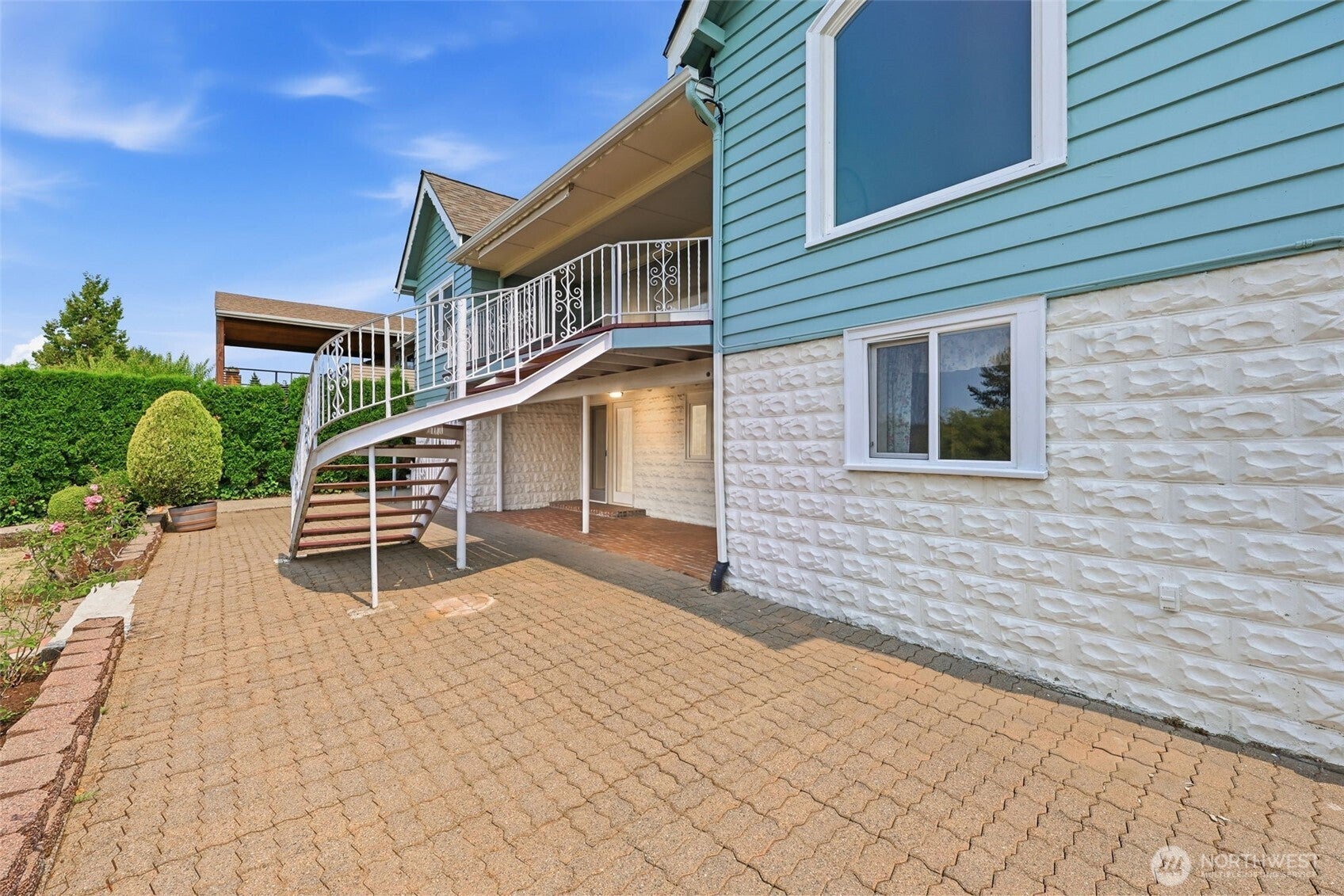 1209 S Sunset Drive