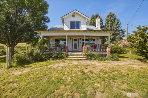 Photo of 1281 Totem Pole Road, Manson, WA 98831 (MLS # 2527610)
