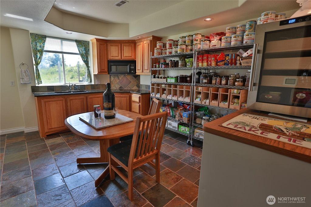 listing image 9365386672888569366