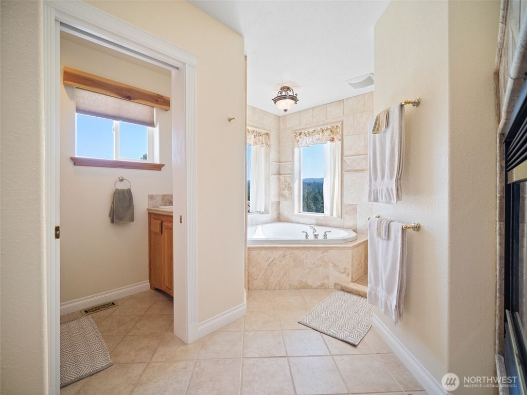 listing image 9360194261803773214